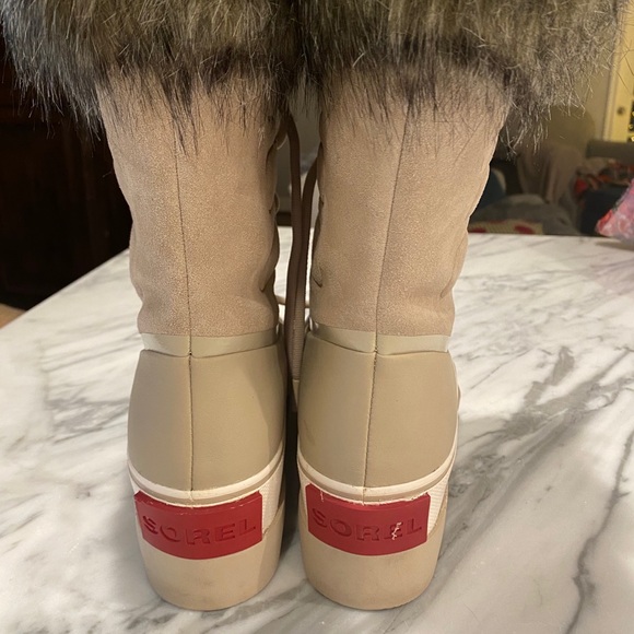 Like New Sorel Snow Boots - Picture 2 of 6